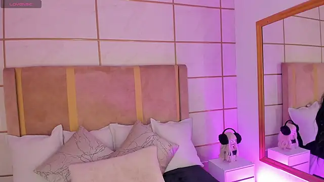 Snapshot of Kittenmeuw chatting on February 2025 03:43:01 AM Kittenmeuw online show from February 2025 03:43:01 AM