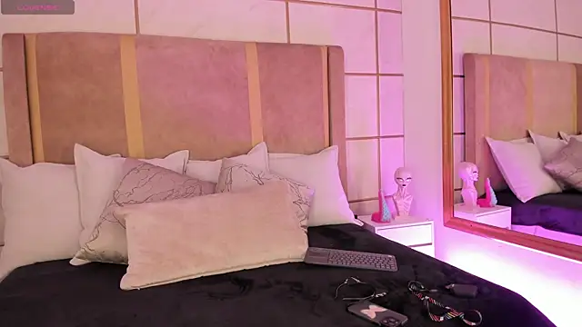 Snapshot of Kittenmeuw chatting on January 2025 04:12:01 AM Kittenmeuw online show from January 2025 04:12:01 AM