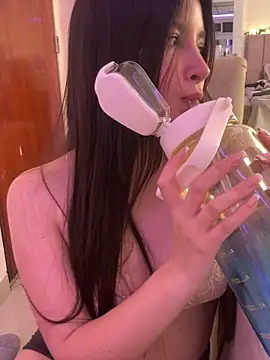 annaharper- online show from December 2025 04:00:01 AM