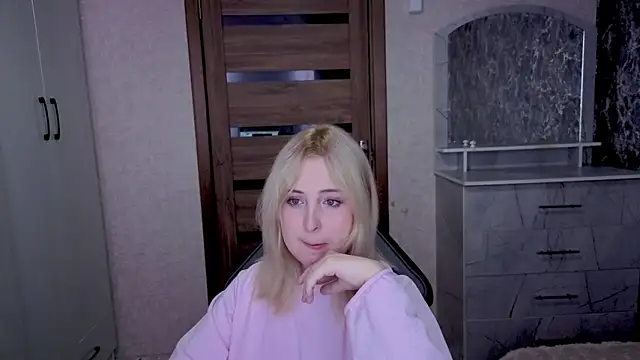 Kristy-Max online show from March 2026 08:47:01 PM