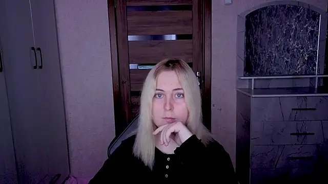 Kristy-Max online show from April 2026 08:15:02 PM