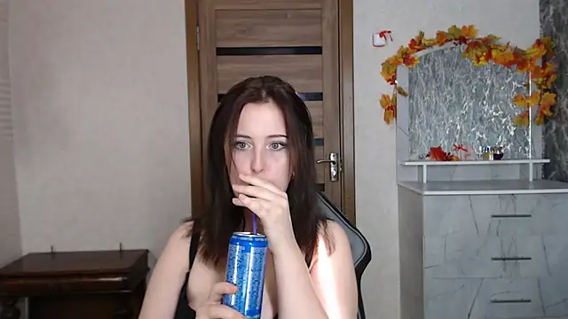 Kristy-Max online show from October 2025 05:52:01 AM