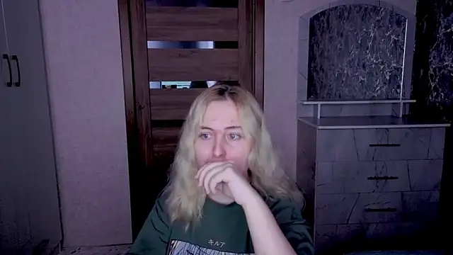 Kristy-Max online show from April 2026 09:12:02 PM