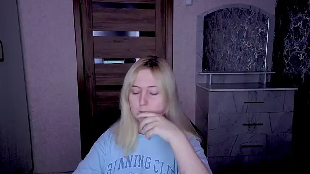 Kristy-Max online show from April 2026 08:39:02 PM