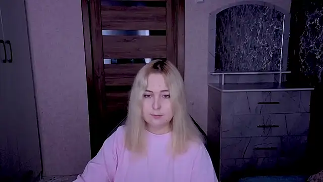 Kristy-Max online show from April 2026 07:31:01 PM