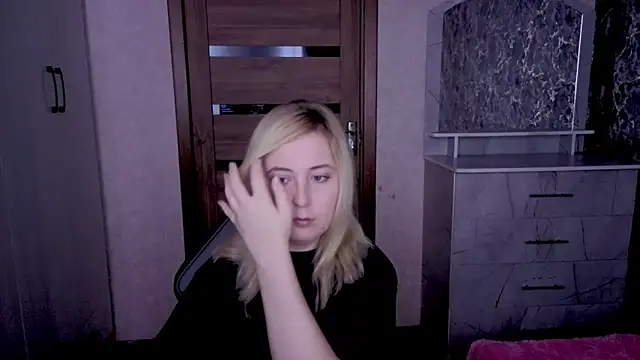 Kristy-Max online show from May 2026 09:35:02 PM