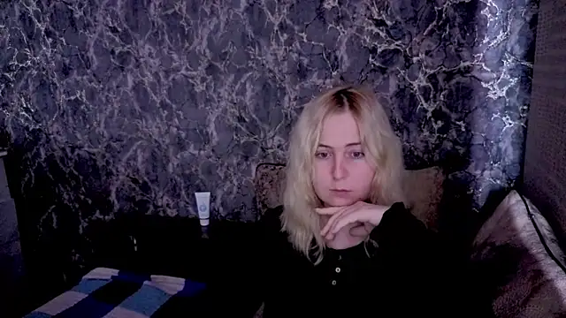 Kristy-Max online show from April 2026 08:50:01 PM