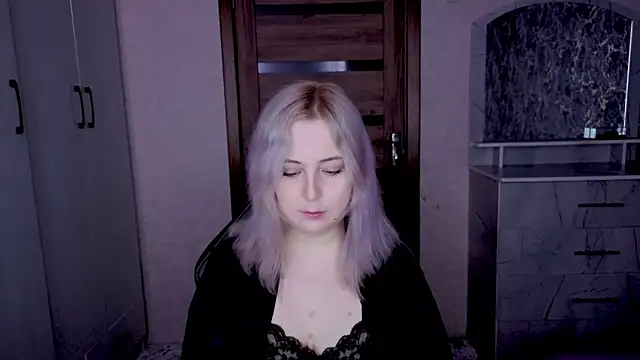 Kristy-Max online show from March 2026 09:18:01 PM