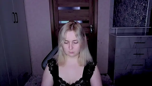 Kristy-Max online show from March 2026 09:03:01 PM