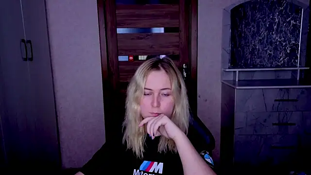 Kristy-Max online show from June 2026 11:09:01 PM