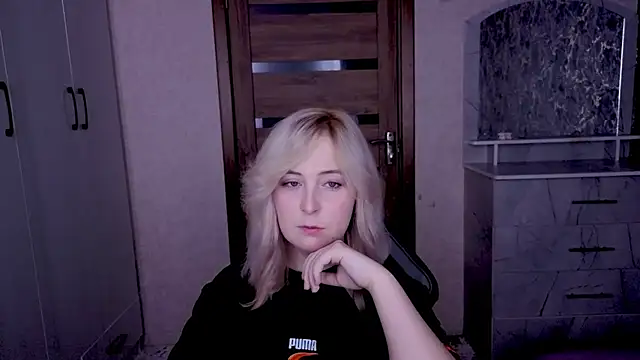 Kristy-Max online show from March 2026 09:30:01 PM