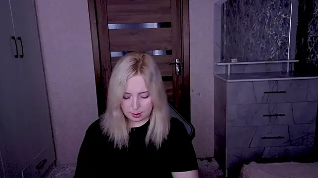 Kristy-Max online show from March 2026 08:13:01 PM