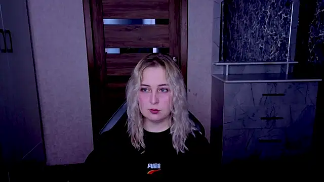 Kristy-Max online show from June 2026 07:19:02 PM