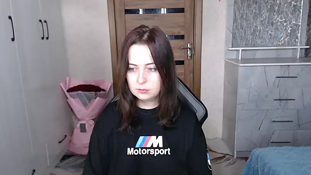 Kristy-Max online show from November 2025 04:39:01 AM