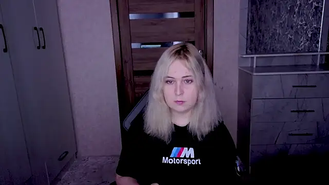 Kristy-Max online show from April 2026 08:37:01 PM