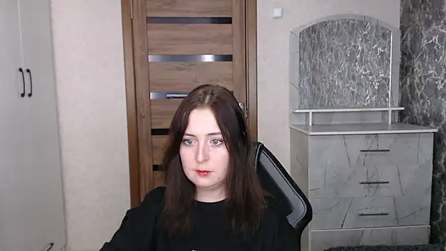 Kristy-Max online show from November 2025 07:35:01 PM