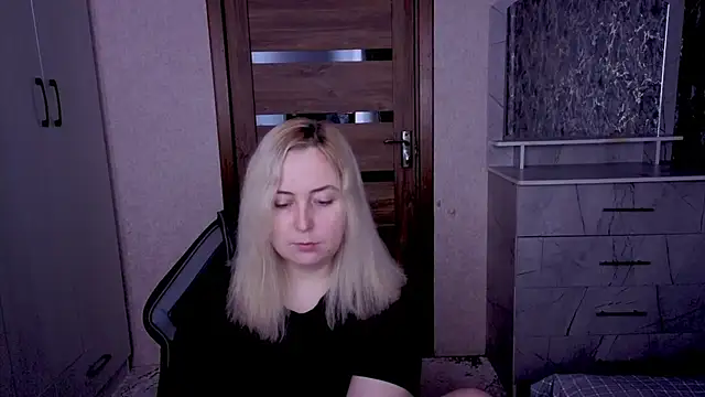 Kristy-Max online show from April 2026 08:24:02 PM