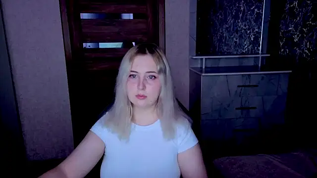 Kristy-Max online show from June 2026 07:19:01 PM