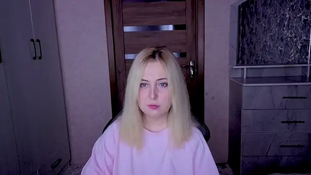 Kristy-Max online show from April 2026 09:49:01 PM