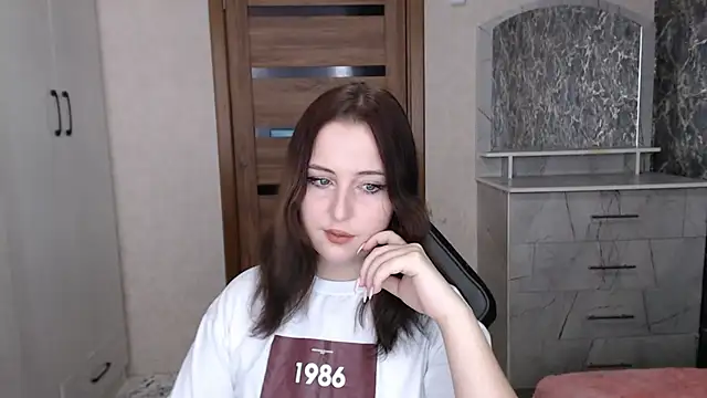 Kristy-Max online show from November 2025 08:08:01 PM