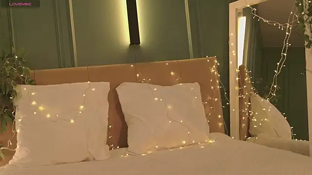 Snapshot of SunnyRisha chatting on December 2025 05:21:02 AM SunnyRisha online show from December 2025 05:21:02 AM