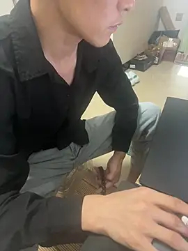 CM100412 online show from May 2026 12:37:02 PM