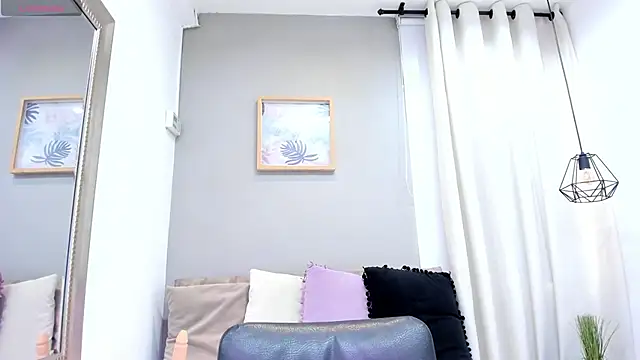 Snapshot of _EmilyJireh_ chatting on June 2026 05:51:01 PM EmilyJireh online show from June 2026 05:51:01 PM