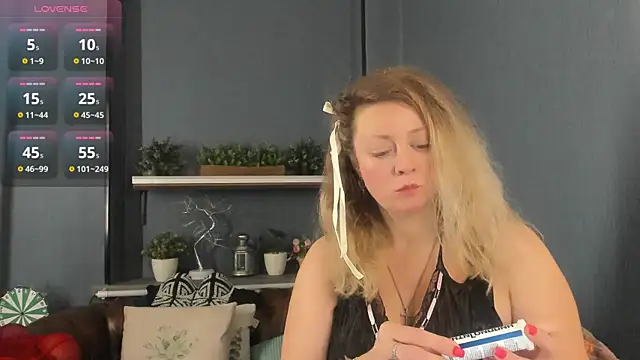 JesiaFoxi online show from November 2025 01:26:01 PM