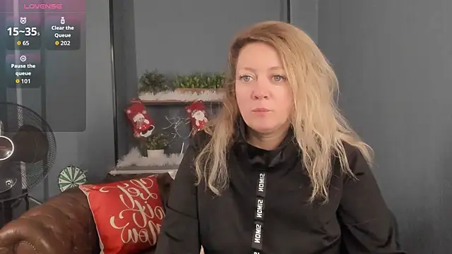 Snapshot of JesiaFoxi chatting on December 2025 01:22:02 PM JesiaFoxi online show from December 2025 01:22:02 PM