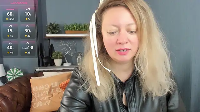 JesiaFoxi online show from November 2025 01:32:02 PM