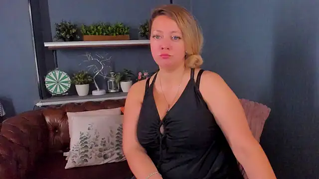 JesiaFoxi online show from September 2025 10:37:01 AM