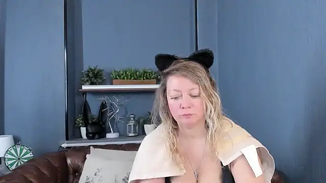 JesiaFoxi online show from October 2025 10:38:02 AM