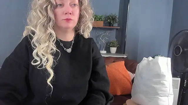 Snapshot of JesiaFoxi chatting on February 2026 01:35:02 PM JesiaFoxi online show from February 2026 01:35:02 PM