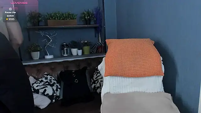 Snapshot of JesiaFoxi chatting on February 2026 02:27:01 PM JesiaFoxi online show from February 2026 02:27:01 PM