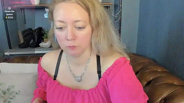 Snapshot of JesiaFoxi chatting on June 2026 09:32:01 AM JesiaFoxi online show from June 2026 09:32:01 AM