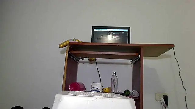 Snapshot of SensualGata13 chatting on April 2026 05:30:01 PM SensualGata13 online show from April 2026 05:30:01 PM
