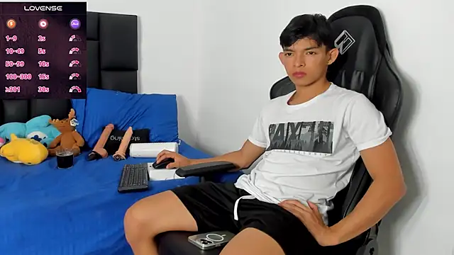 Tonny twink  online show from February 2026 11:07:01 PM