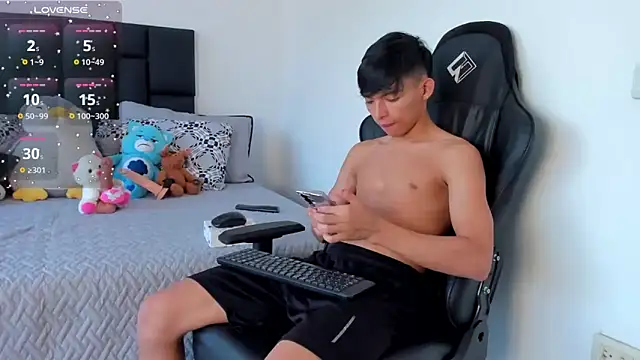 Tonny twink  online show from December 2025 04:09:01 PM