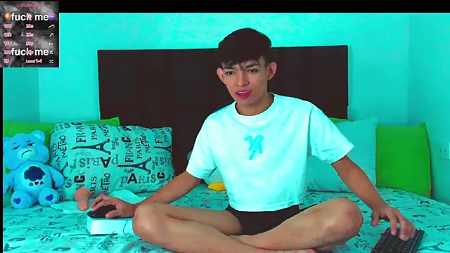 Tonny twink  online show from February 2025 04:21:02 PM