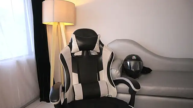 ashleyvalirya online show from April 2026 07:48:01 PM