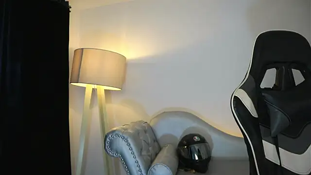 ashleyvalirya online show from April 2026 07:21:02 PM