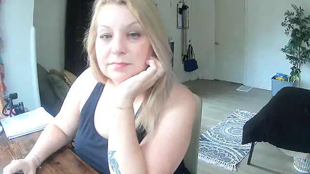 RubyGissing online show from October 2025 07:16:02 PM