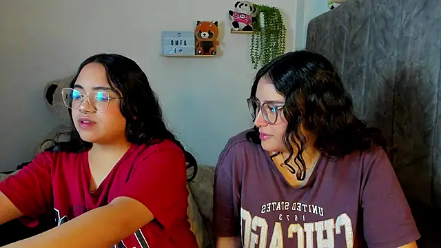 Snapshot of maddie-and-chelsea- chatting on January 2026 04:24:02 PM maddie-and-chelsea- online show from January 2026 04:24:02 PM