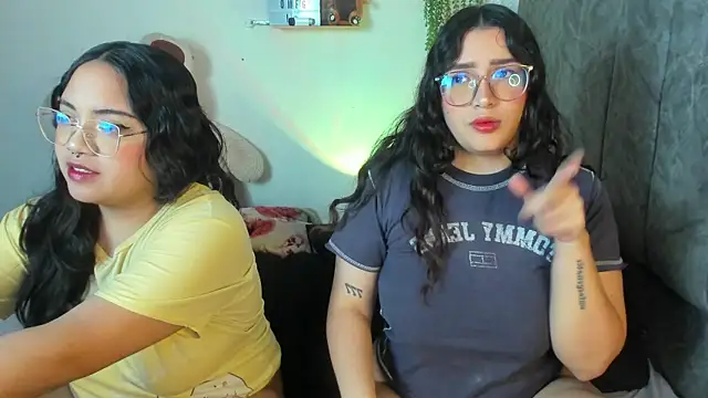 maddie-and-chelsea- online show from November 2025 11:32:01 AM