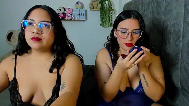 Snapshot of maddie-and-chelsea- chatting on September 2025 11:28:01 AM maddie-and-chelsea- online show from September 2025 11:28:01 AM