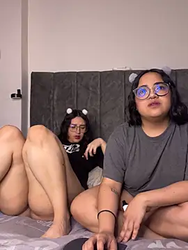 maddie-and-chelsea- online show from April 2026 11:47:01 AM
