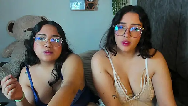 maddie-and-chelsea- online show from December 2025 01:02:02 PM