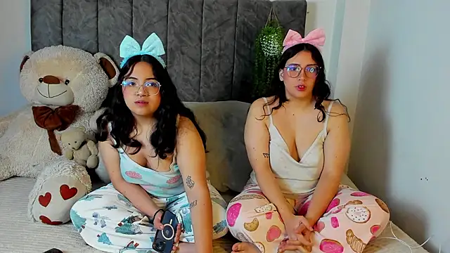 Snapshot of maddie-and-chelsea- chatting on February 2026 07:10:02 PM maddie-and-chelsea- online show from February 2026 07:10:02 PM