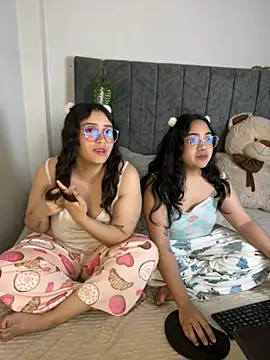 Snapshot of maddie-and-chelsea- chatting on February 2026 06:47:02 PM maddie-and-chelsea- online show from February 2026 06:47:02 PM