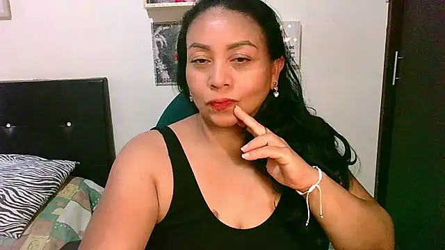 Snapshot of zaray_bella chatting on May 2026 09:33:01 PM zaray bella online show from May 2026 09:33:01 PM